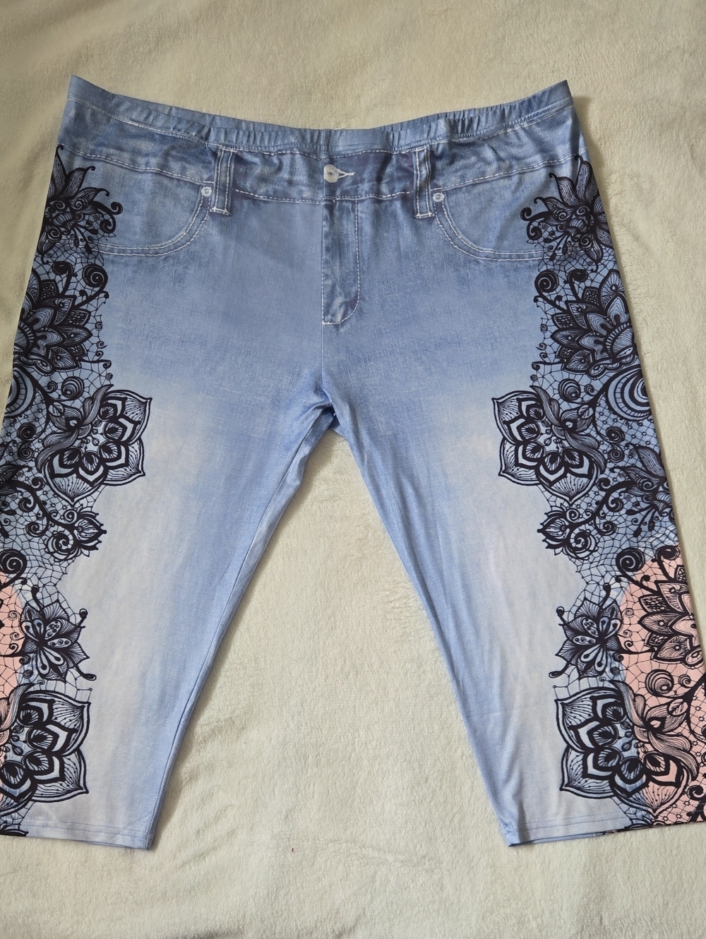 Light Blue Floral Print Women’s Polyester Capri Leggings